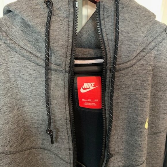 Nike Men's Tech Grey Fleece Full-Zip Windrunner Hoodie - Picture 6 of 7